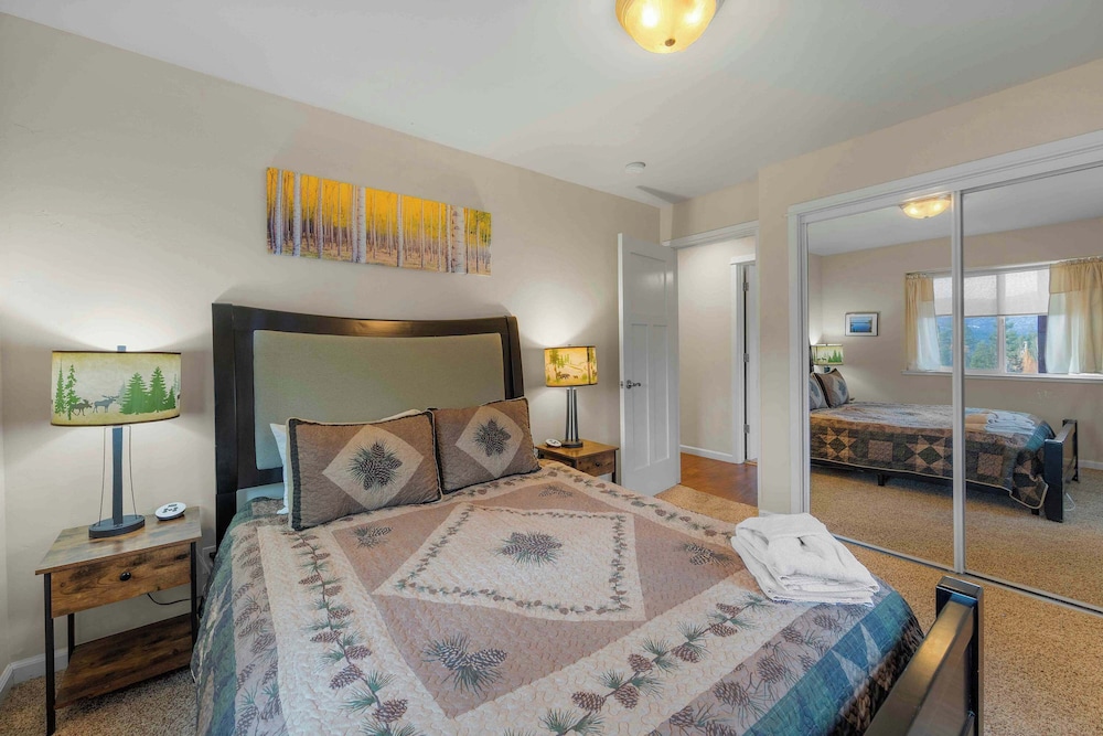 Lookout Point Retreat for 6