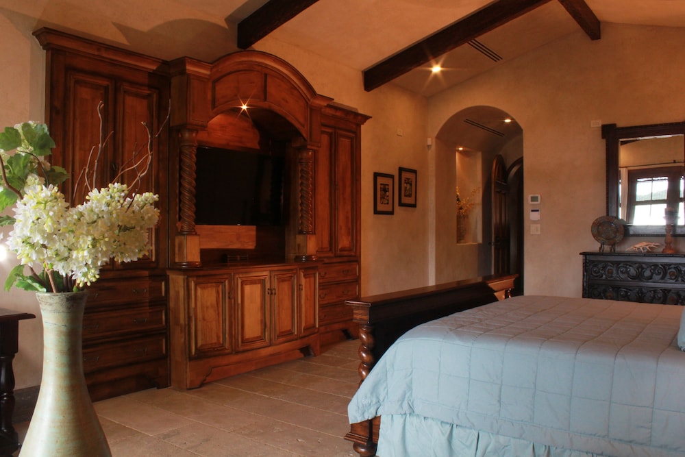CR Luxury Los Sueños Condos
