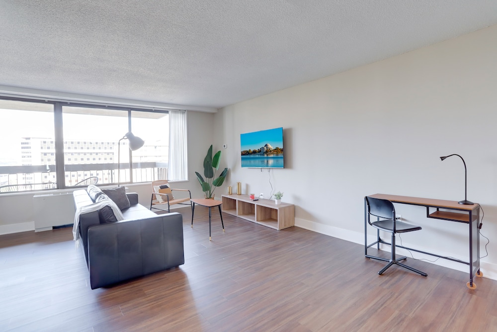 Walkable DC View Apartments