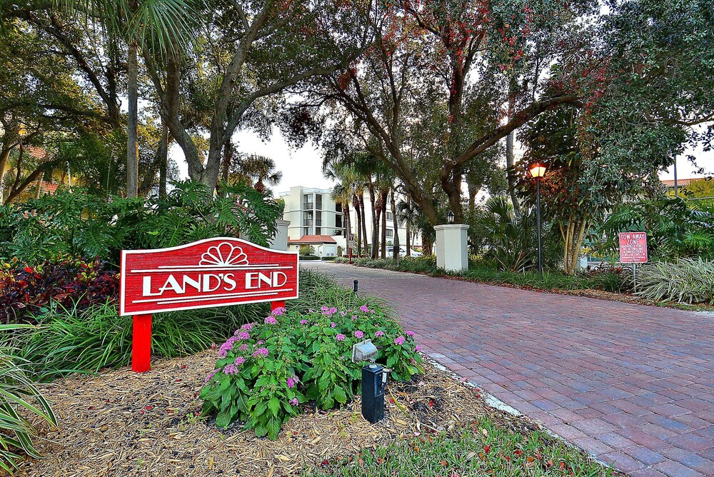Land's End 10-403 Beach Front - Premier