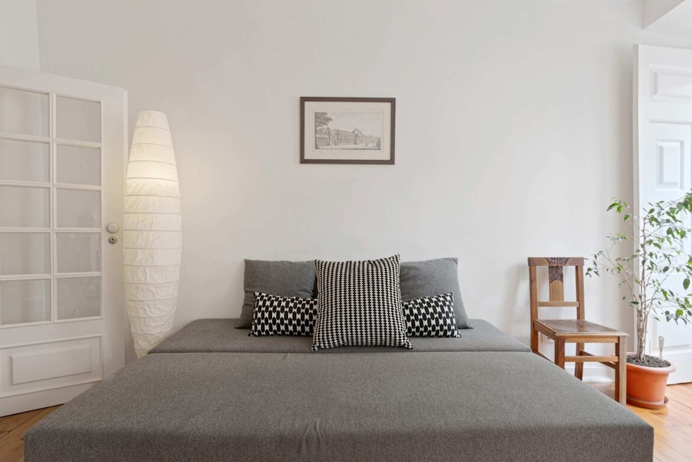 Stunning 1 Bedroom Apartment Near Alfama view 2