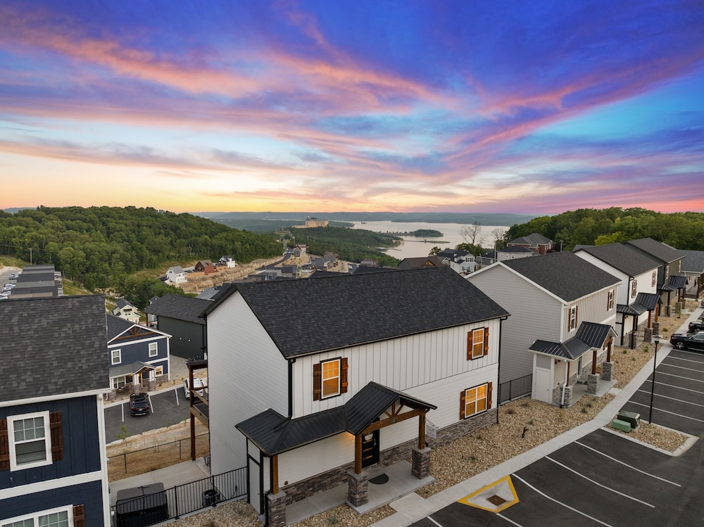 Cm132-6 -summer Breeze- Sleeps 17 6 Bedroom Home