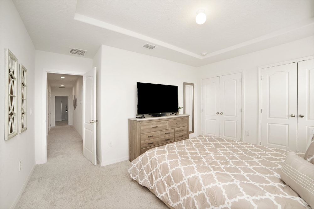 5 Bedroom Solterra Townhome - Image 3