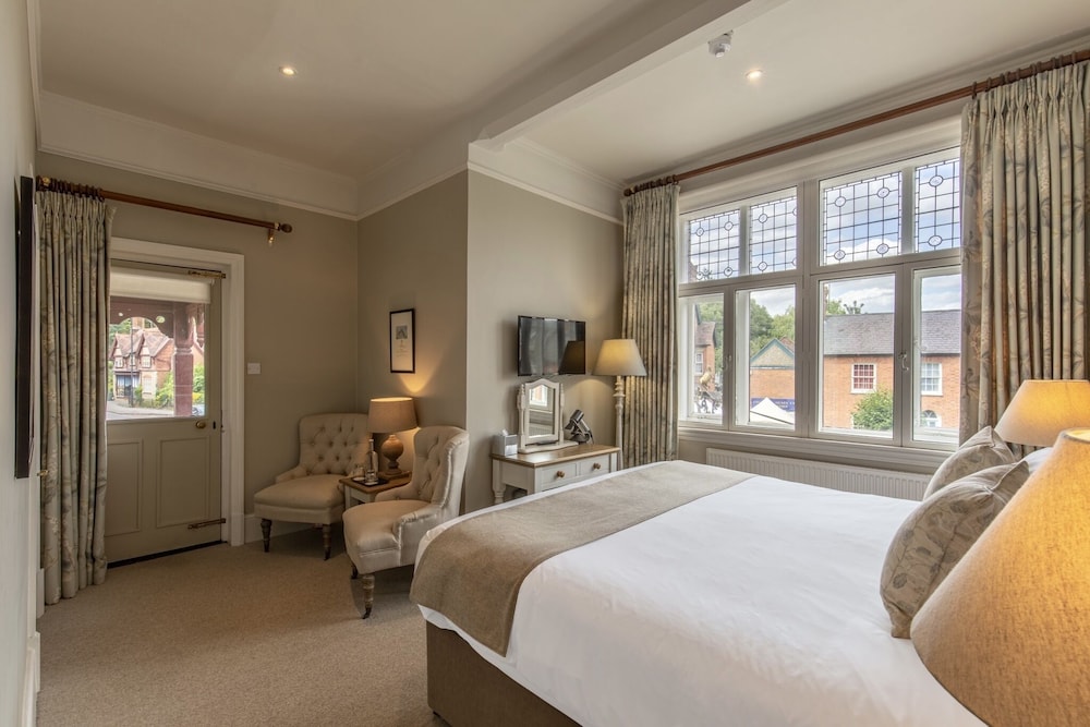 Aylesbury Vacations - The Five Arrows Hotel - Property Image 48
