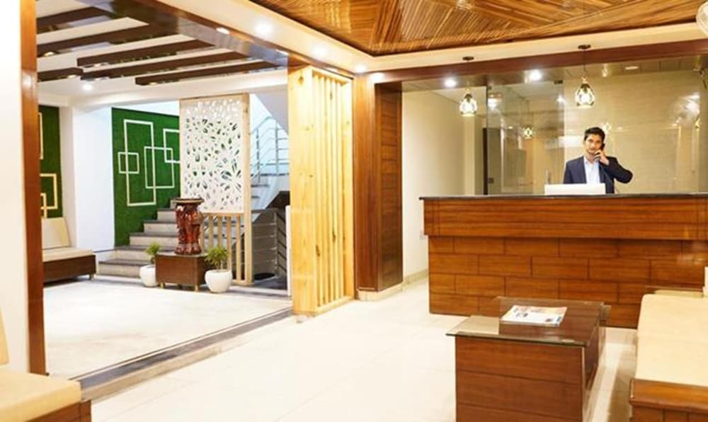 Lobby & Reception