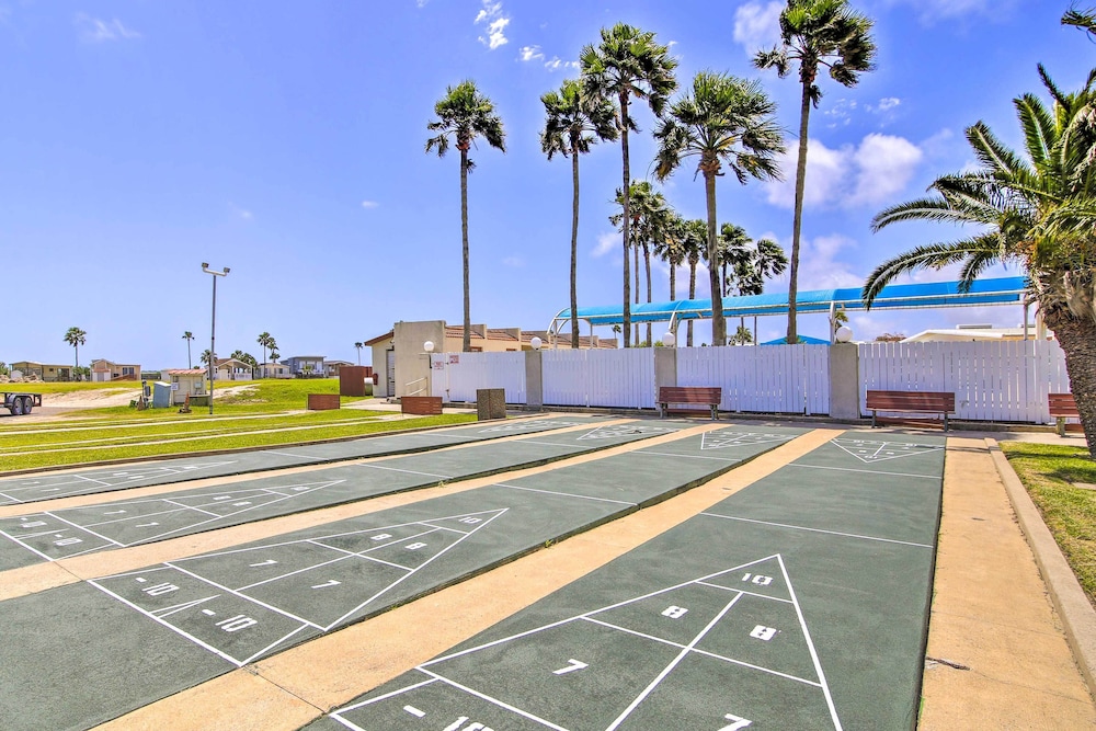 Steps to Bay! Home w/ Pool Access in Port Isabel