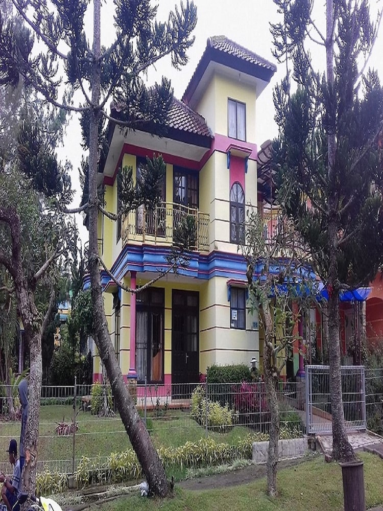 Villa Kota Bunga Violet