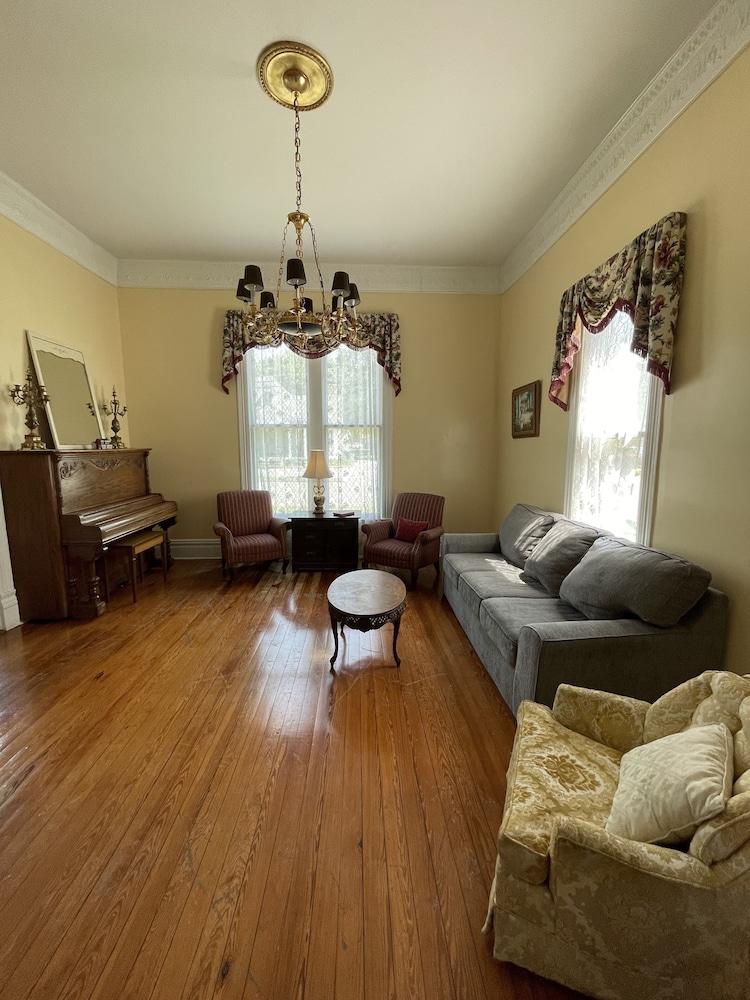 Carriage Lane Inn