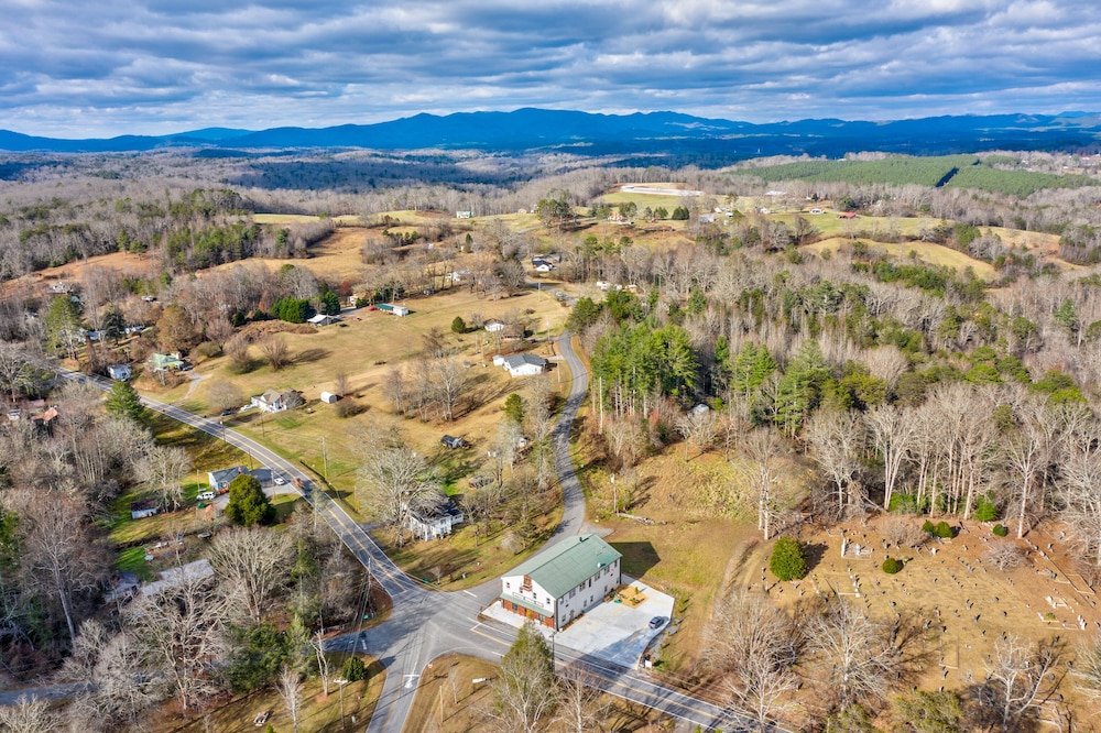 Blueridge Cozy Condo view 4