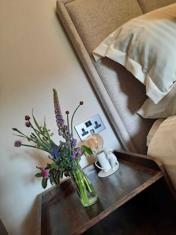 Longstone Bed and Breakfast view 2