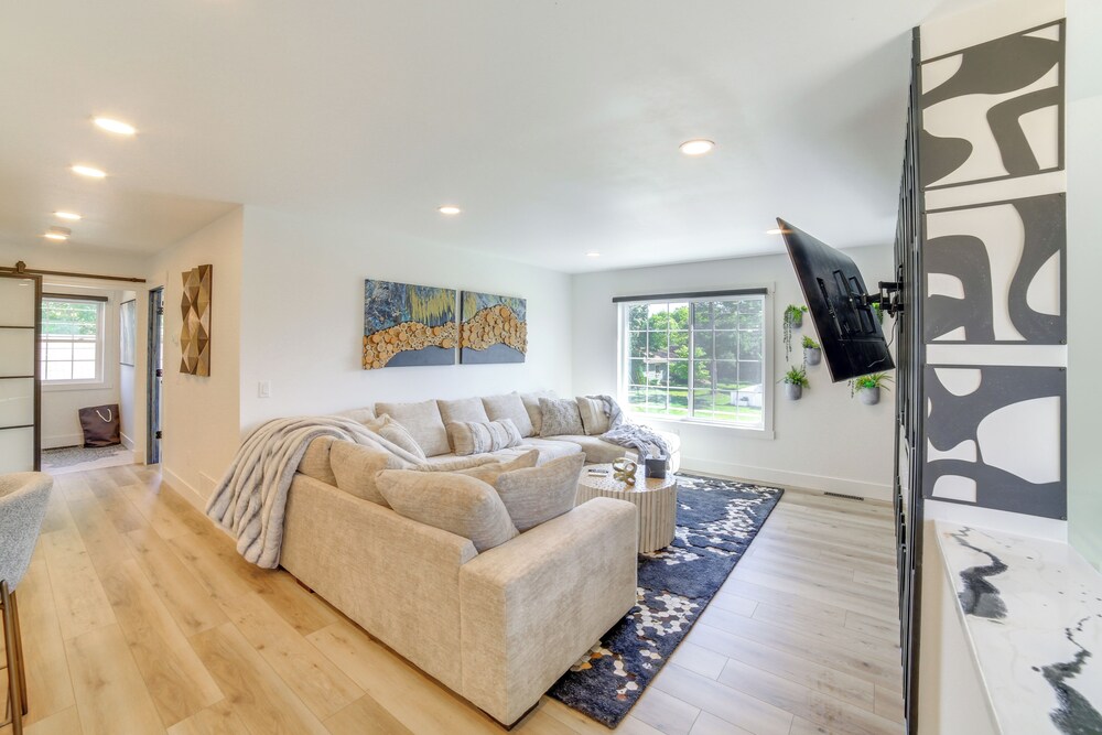 Walk to Waterfront: Michigan Retreat w/ Game Room