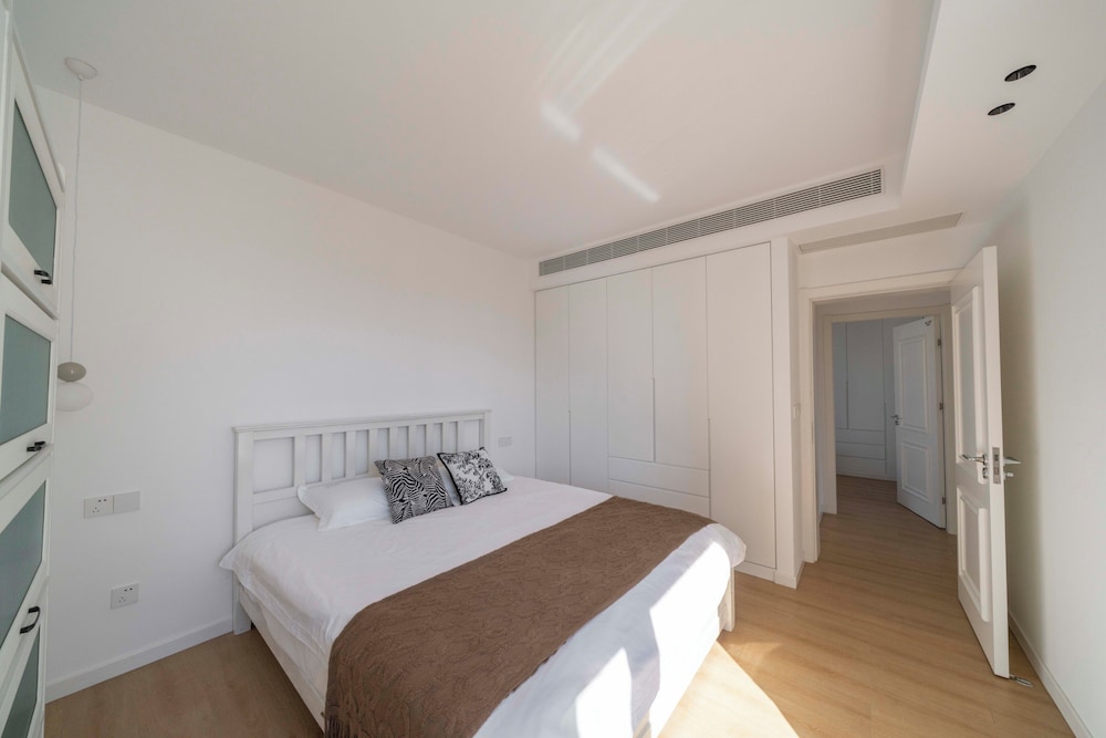 Book and Bed - Xujiahui