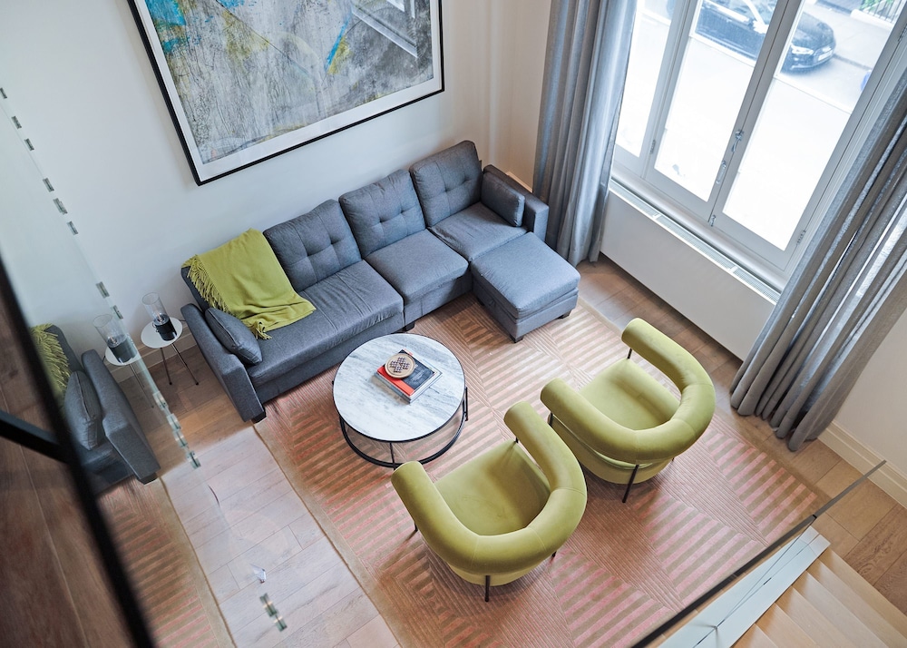 The Artists Hideaway-2 bed Mezzanine in Paddington - by Out of Office Lifestyle