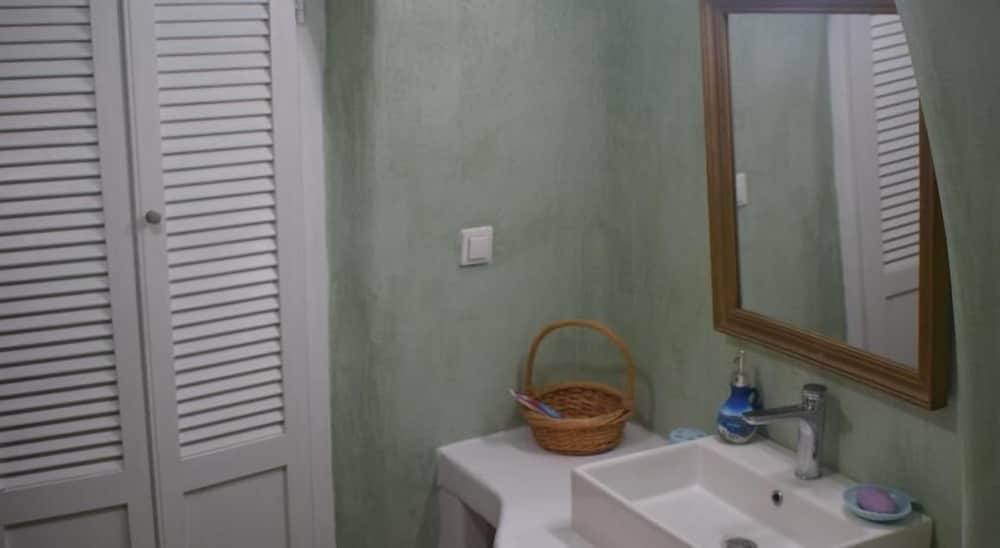 Tzannis Cave House view 3