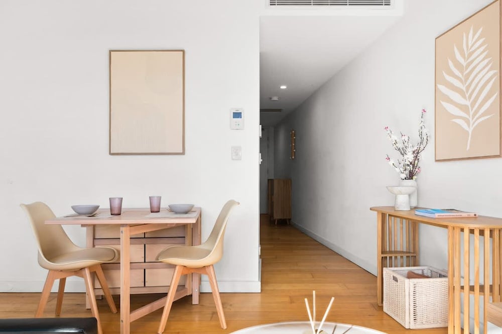 Central Peaceful 1 Bedroom With Balcony Aircon — Sydney