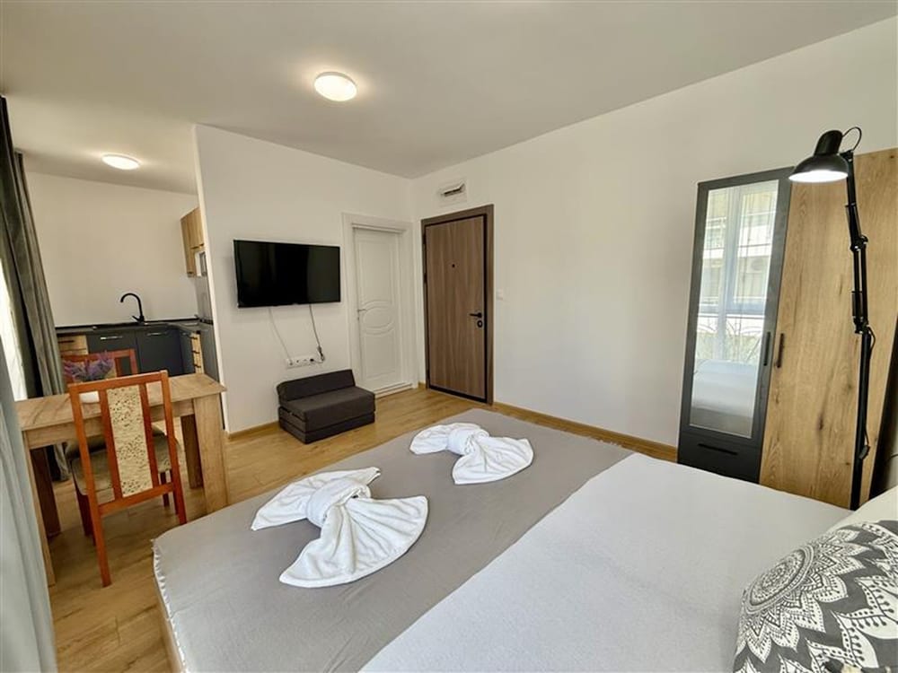 Menada Aphrodite Green Apartments