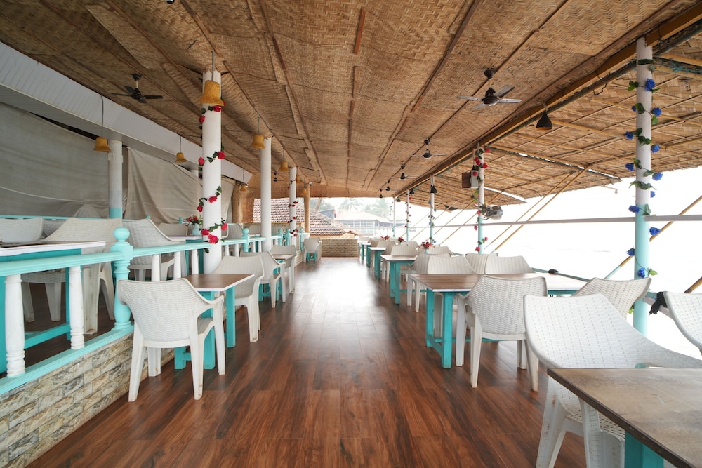 Janet & Johns Beach Resort Since 1989