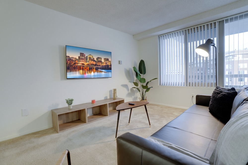 Prime Crystal City Apartments