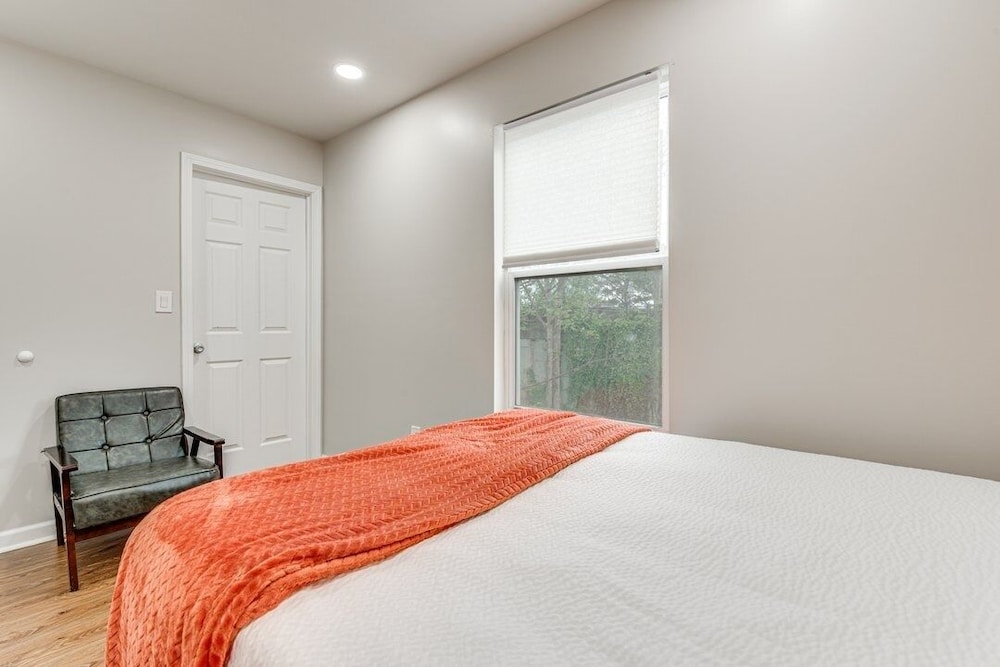Spacious Family Retreat Near Airport 5 Bedroom Home
