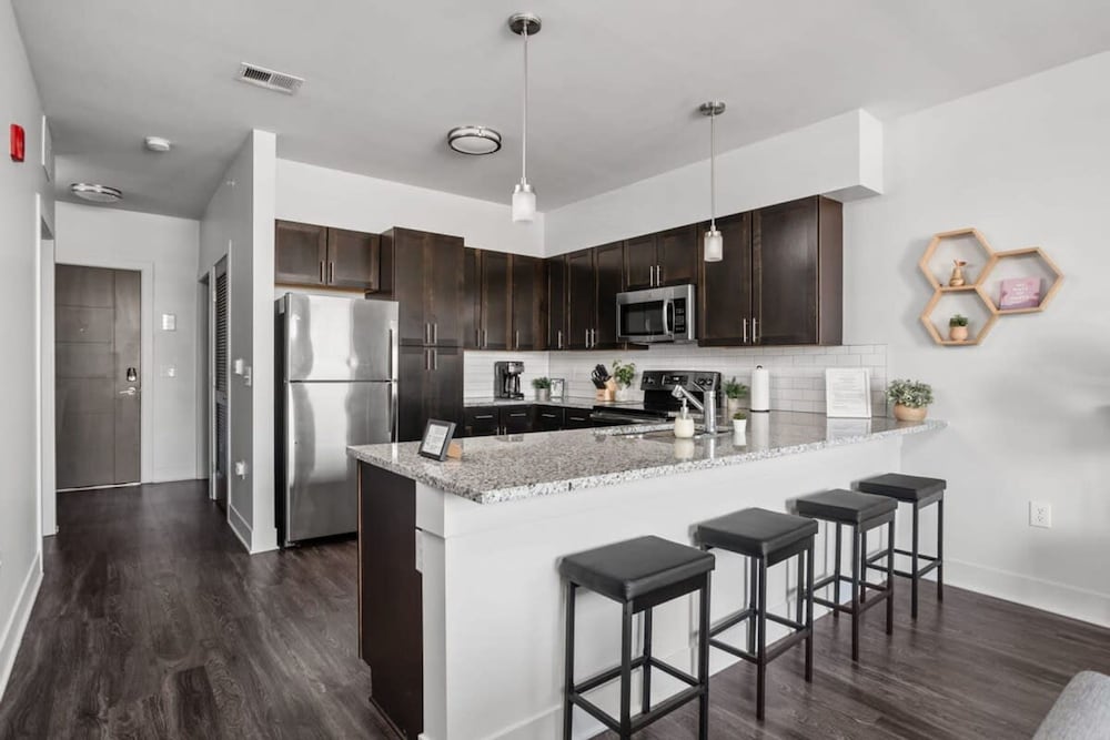 Cozysuites Upscale 2BR Near Fashion Mall