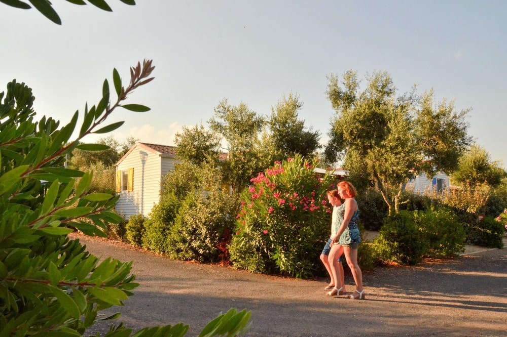 Mobilhome in Bessan With Terrace