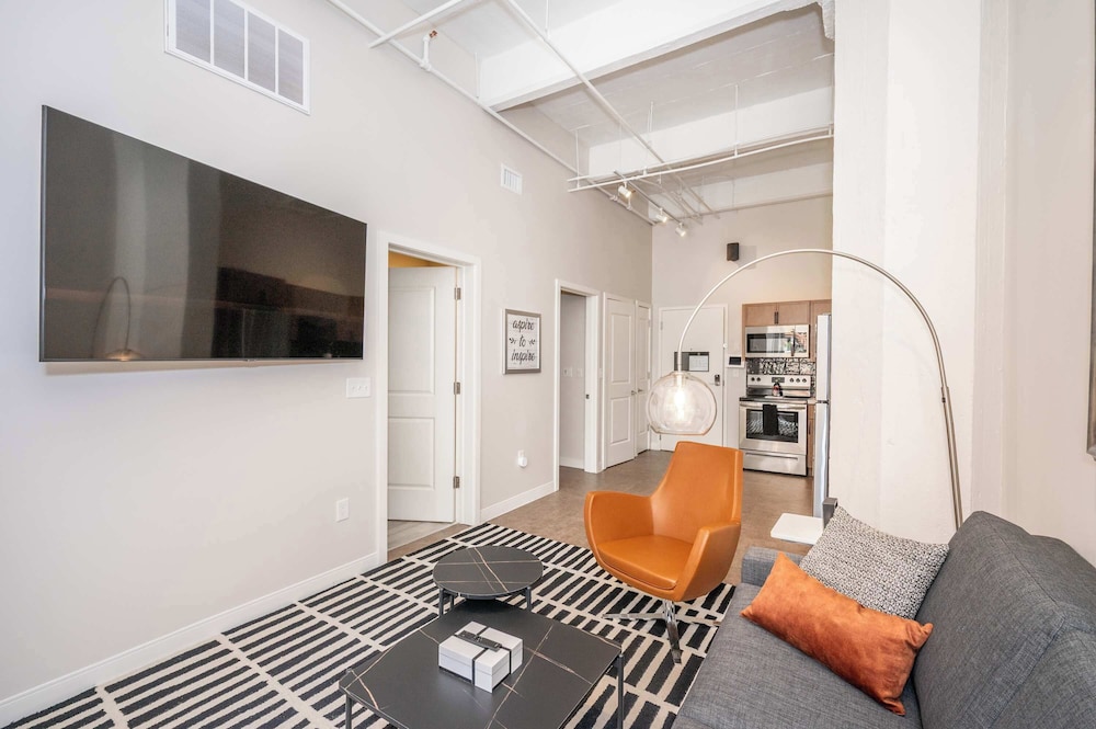 The 333 Suites 202 Stay for 6