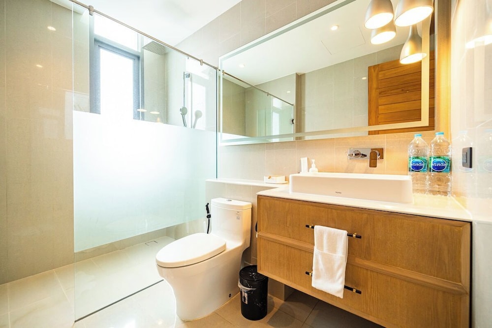 Teak 5BR Pool Villa Bang Tao + Airport Shuttle