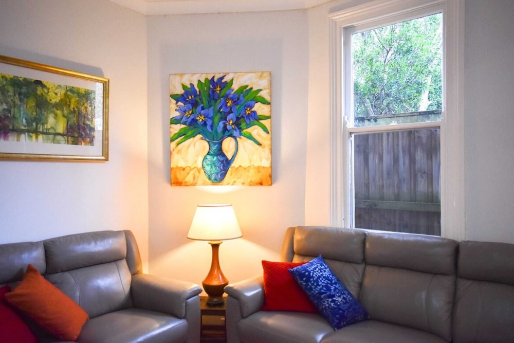Cosy Erko 2 Bedroom Home on Edge of Sydney City Centre view 3