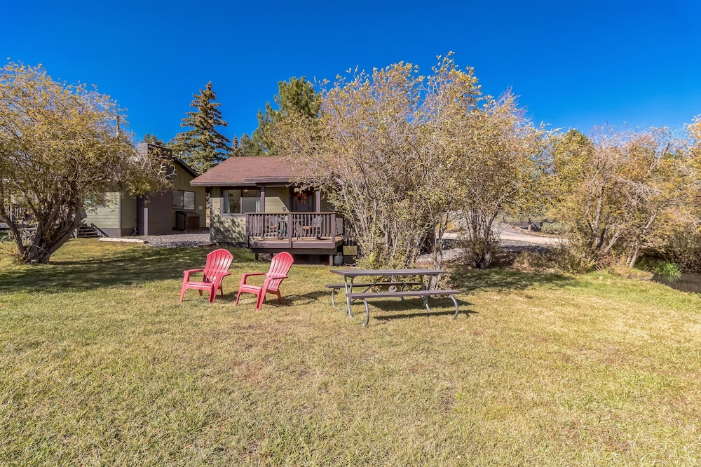 Cozy Cabin Retreat With Scenic Views 2 Bedroom Cabin