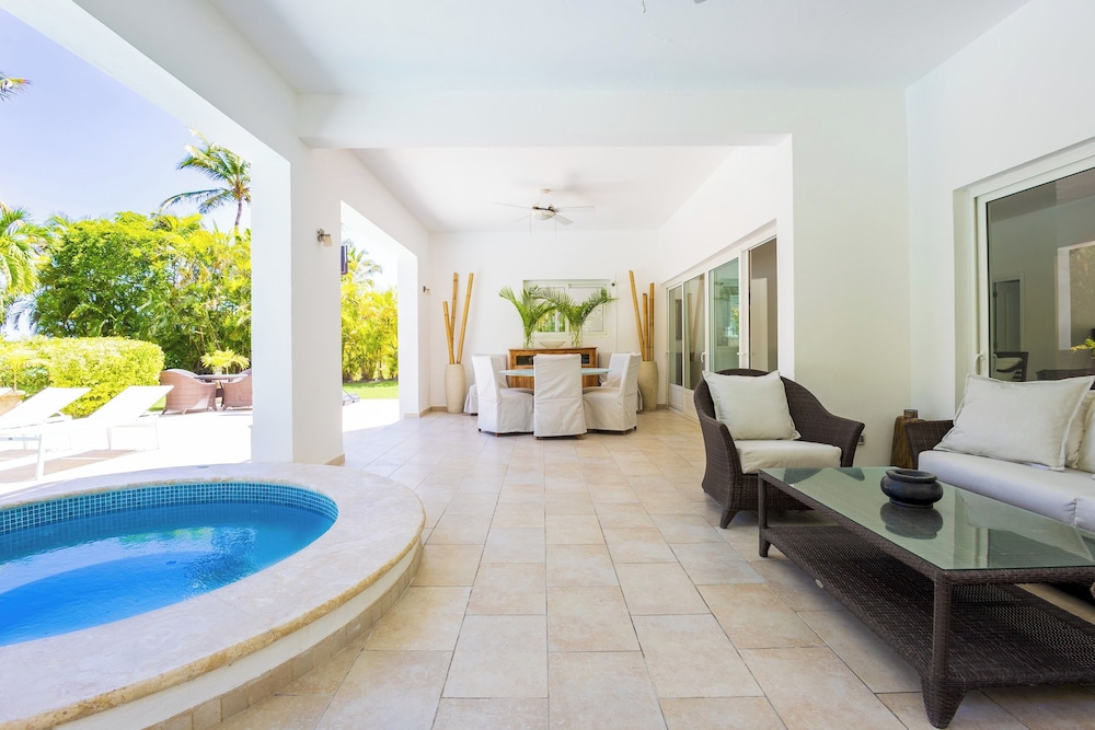 Villa Buganvilla 252 - 4BR Pool Jacuzzi Golf