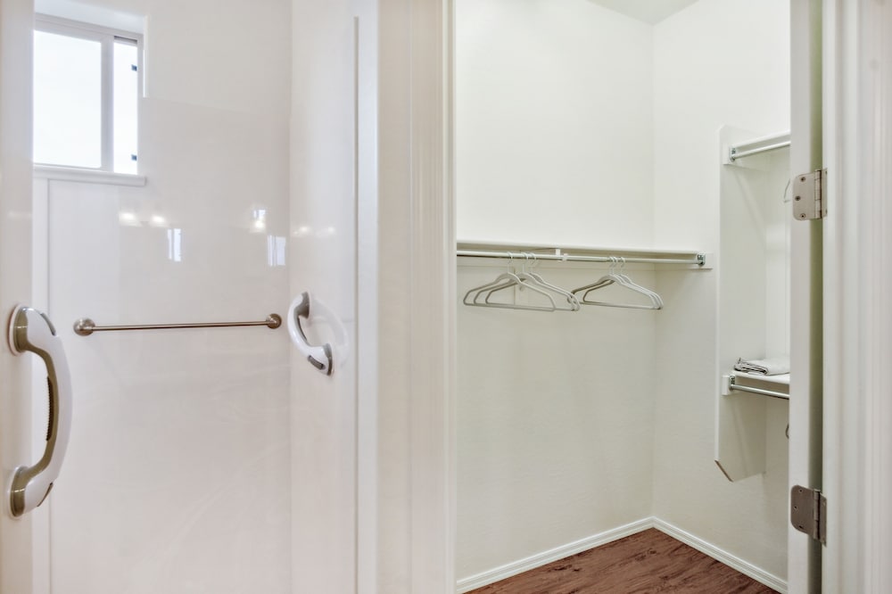 Cozy Granville Retreat W/ Modern Amenities 3 Bedroom Home