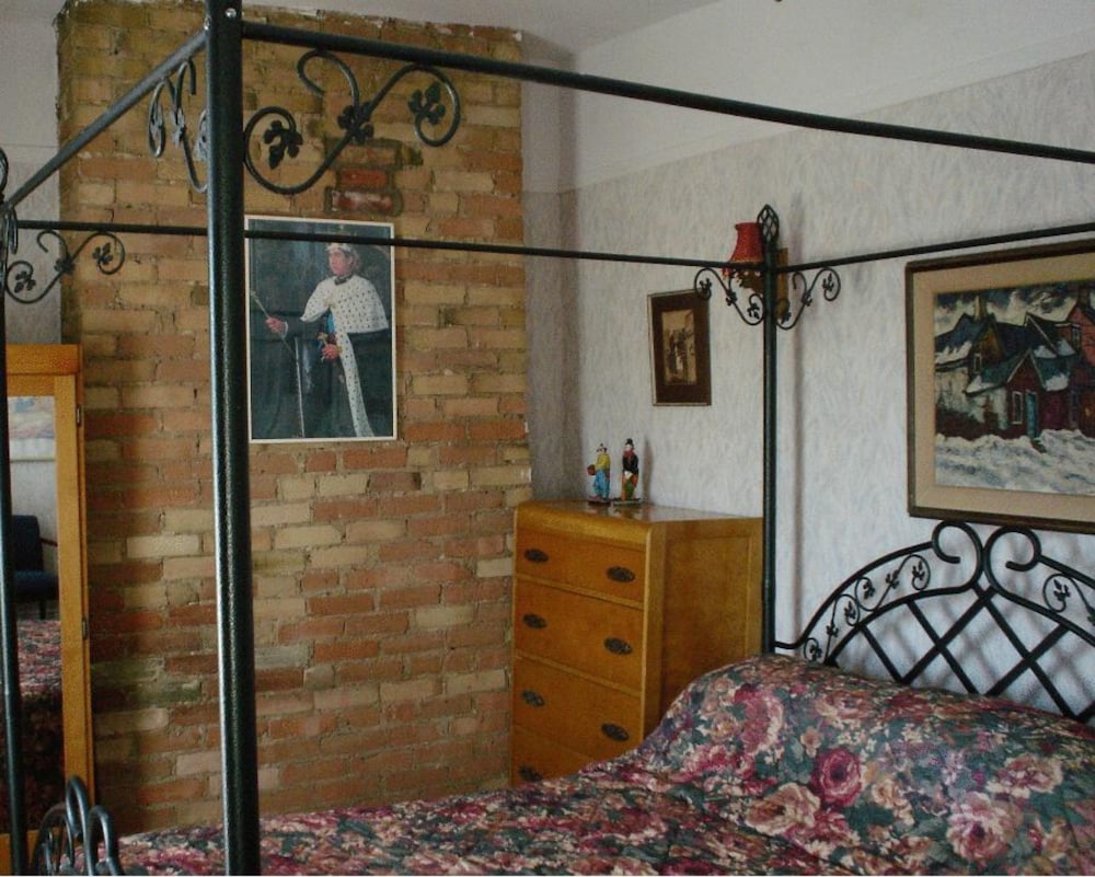 Pimblett's Downtown Toronto B&B-2