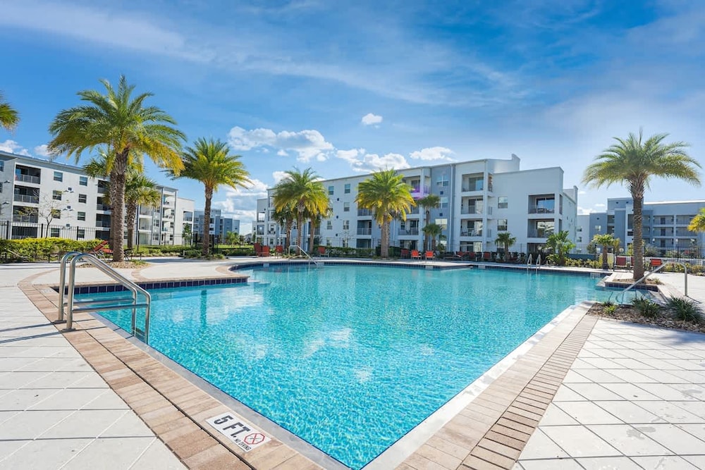 Beautiful Decor 2BR Apartment Near Disney