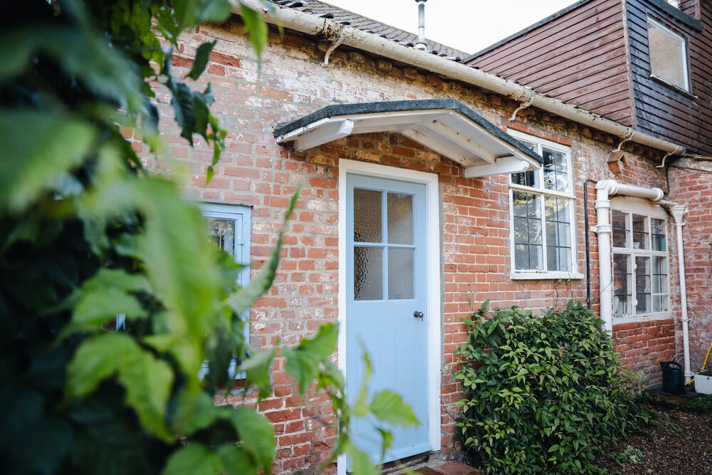 HOVELL HALL  Country B&B view 2