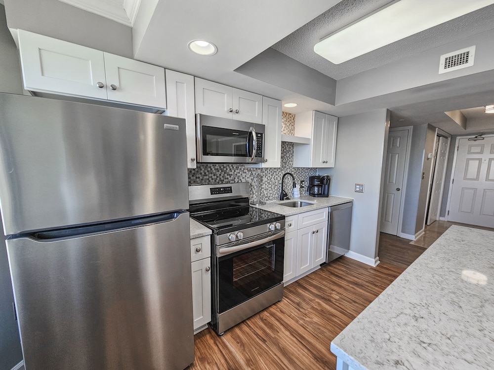 1707 Brighton, impressively remodeled, 3 bedroom ocean view 3 Condo