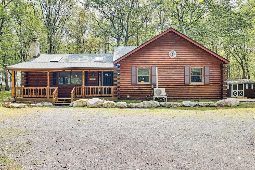 Long Pond Log Cabin w/ Hot Tub Soaks & Outdoor Fun