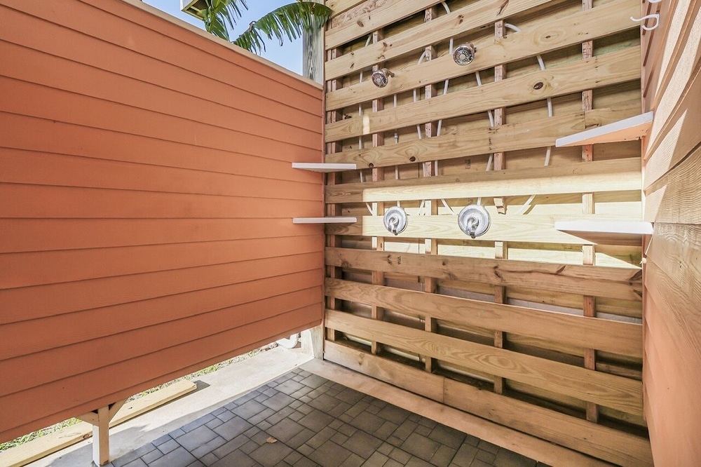 Seaside Merryment 4 Bedroom Home