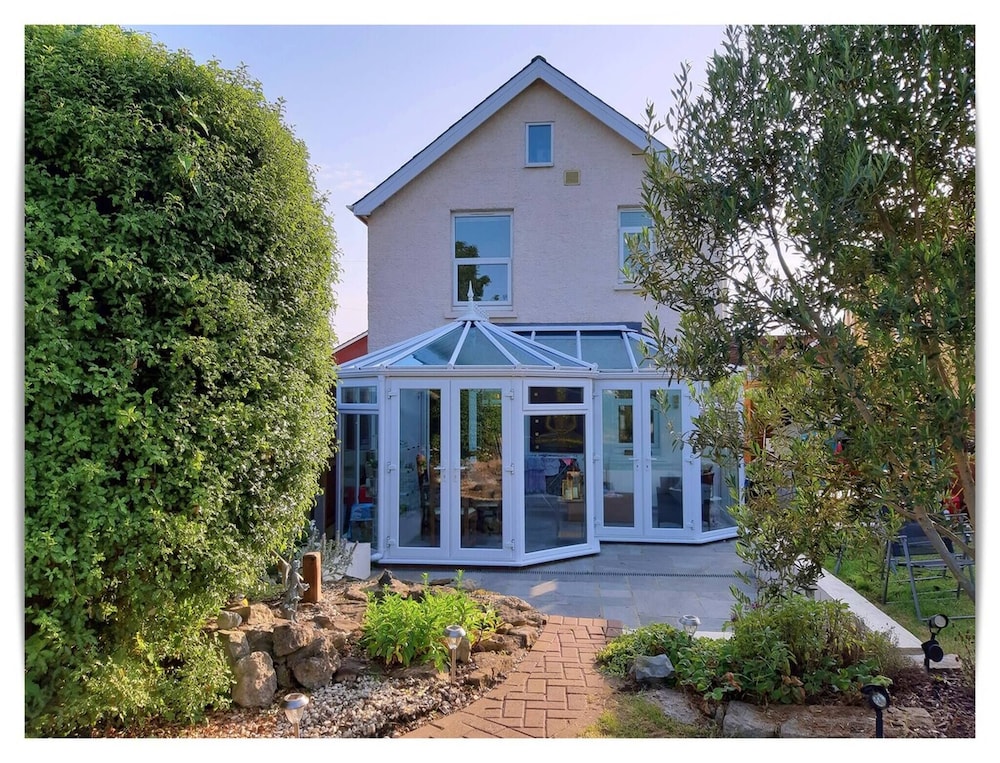 Charming Villa in Ryde - Child Friendly