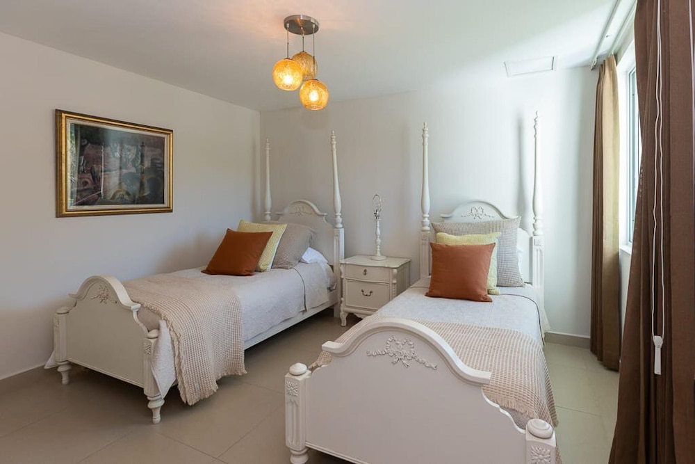 The Beach-front Condo by Acomodo Long Stay Only