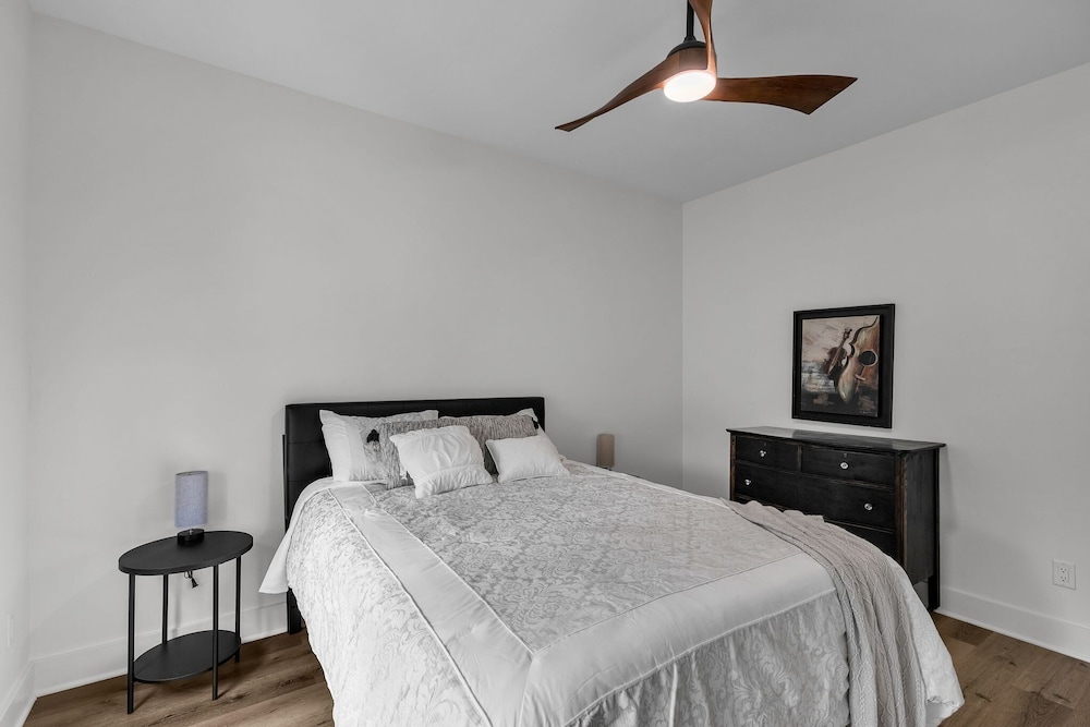 Brand-new 4br Unique Design Near Downtown Indy 4 Bedroom Home