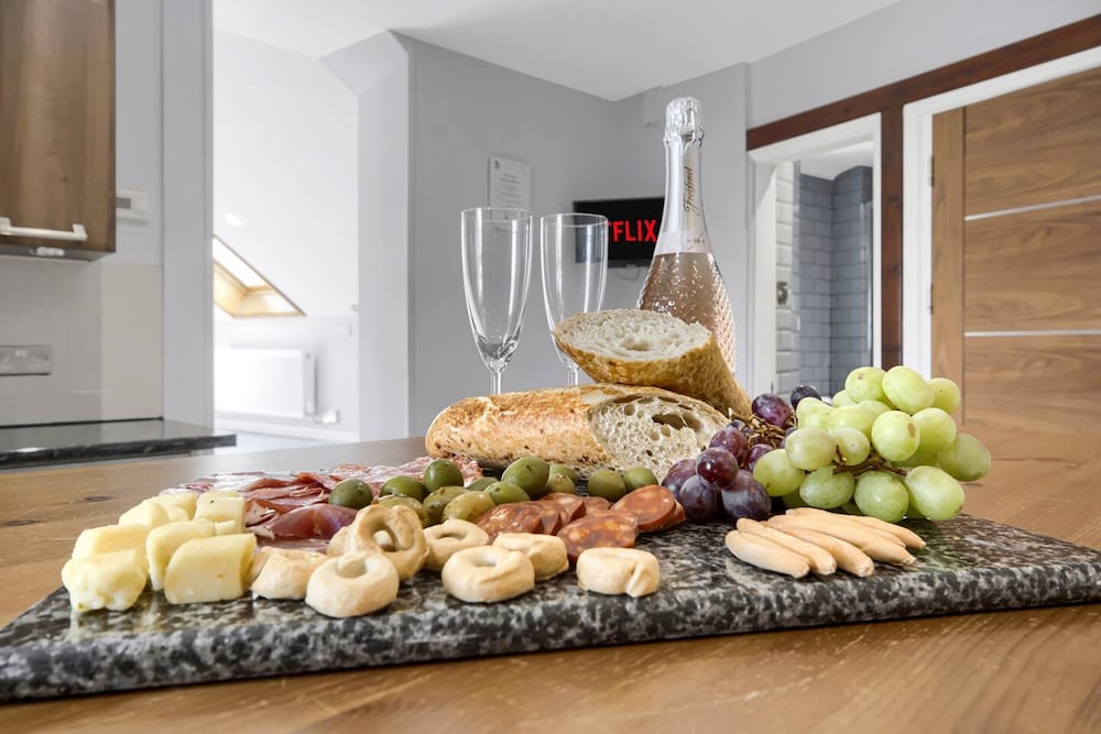 Luxury Penthouse Suite - Swansea Central - Beach