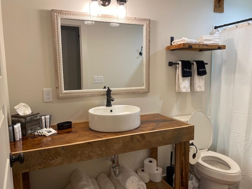 Greeter Falls Lodge Suite 4 view 3