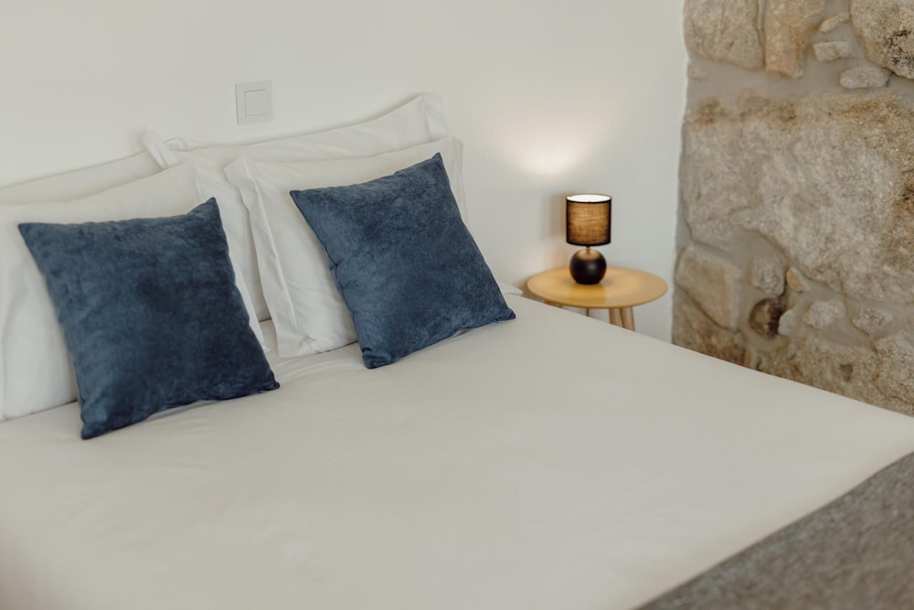 Courtyard Oporto Design Apartment D view 4