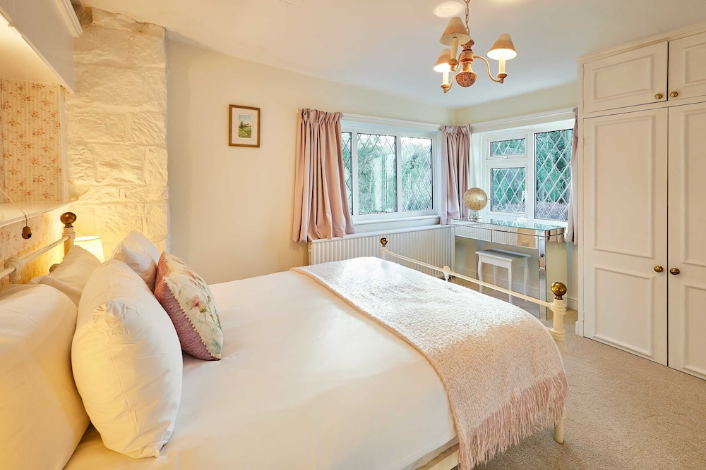 Host Stay Ailsa Cottage