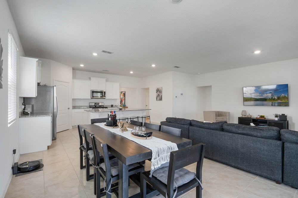 Solterra Villa With Screened Pool & Lake View