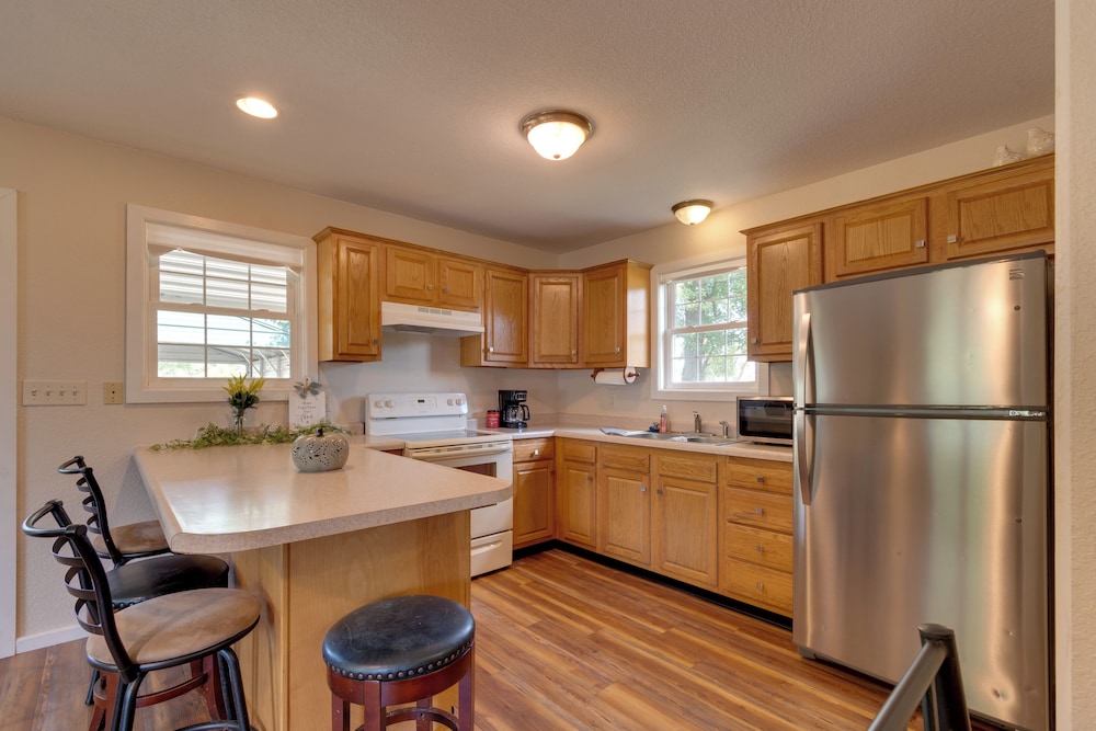 9 Mi to Effingham: Pet-friendly Rural Escape