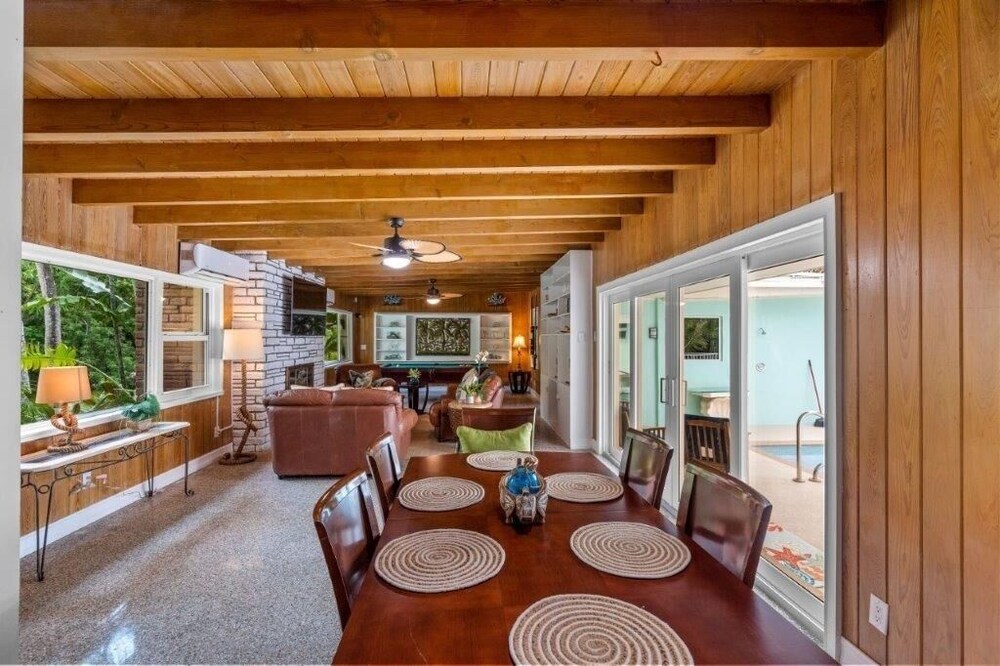 Beautifully Renovated 5 bedroom Vero Beach 5 Home by RedAwning view 3