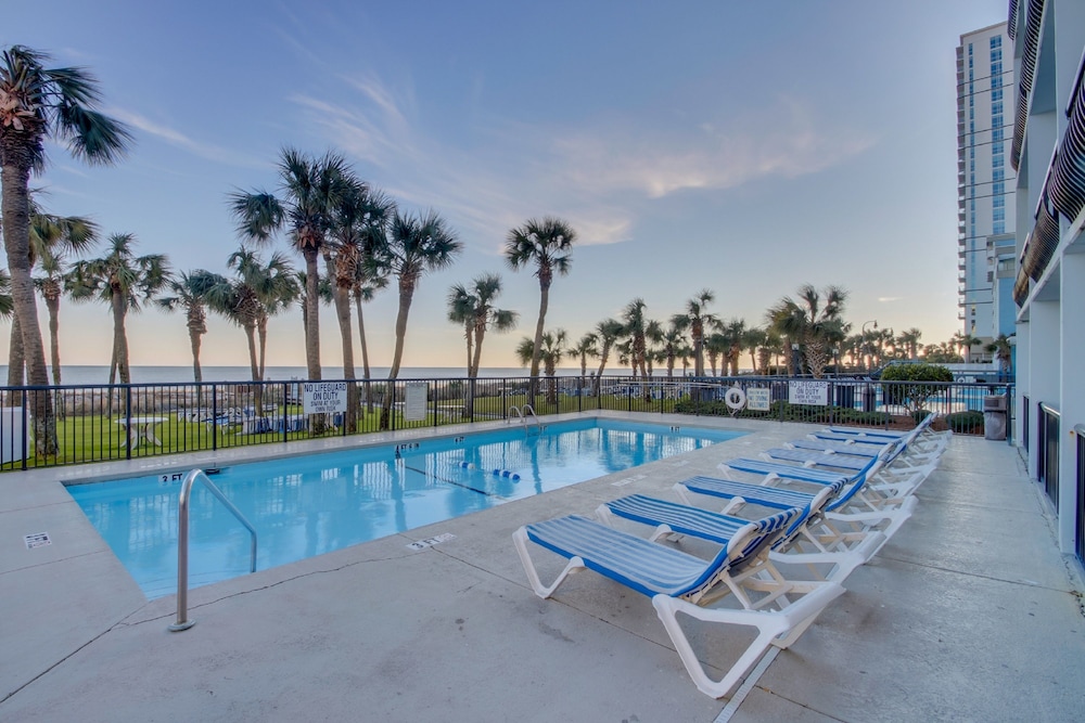 Boardwalk Resort by Hosteeva