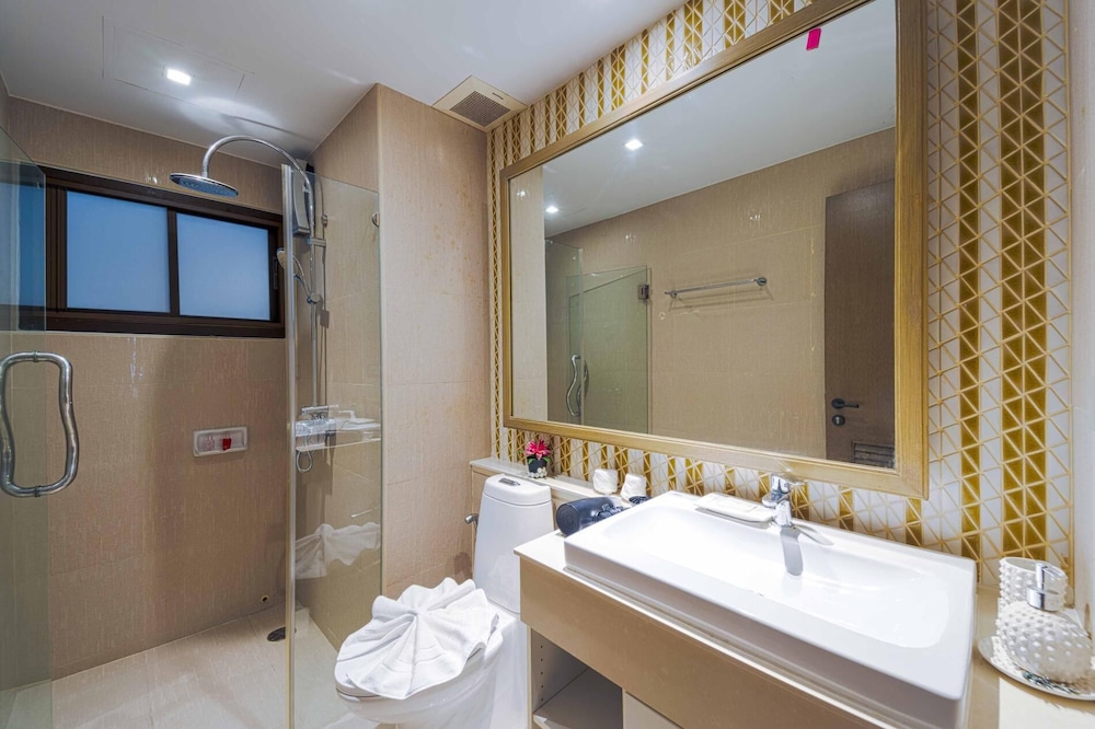 4 Bed Beachfront Condo SP43