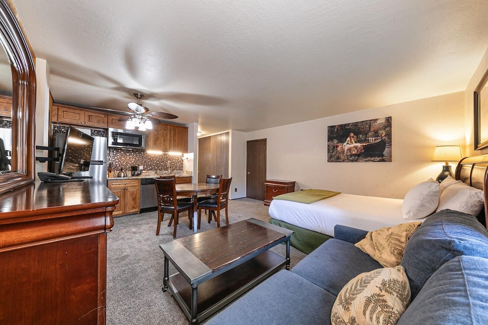 113 Bldg B 1 Bedroom Studio